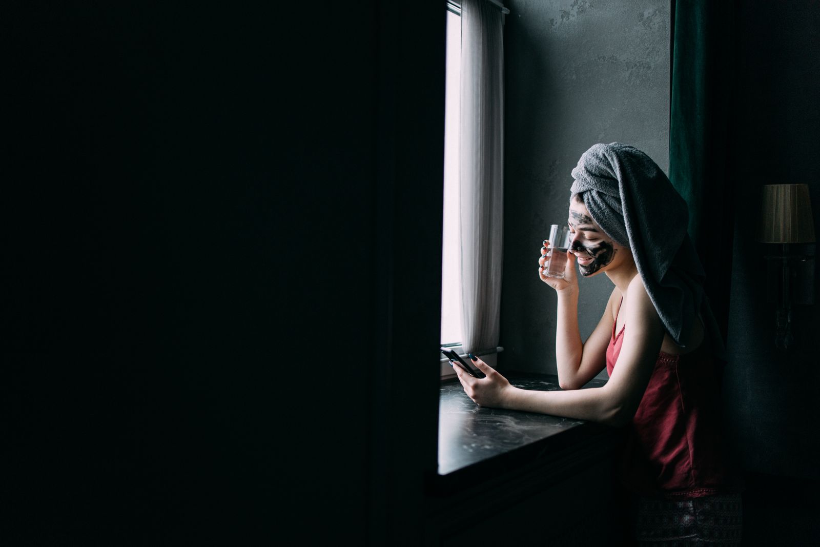 Avant la nuit : illustration du guide « Une routine du soir en 20 minutes, vraiment »